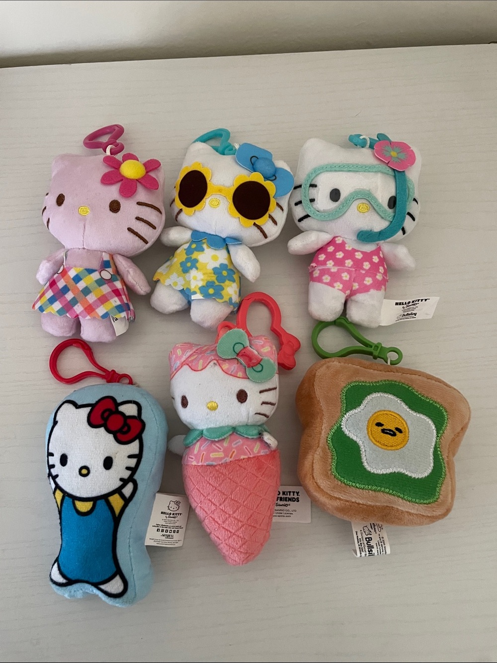 Hello Kitty Clip-On Plush pendant bundle